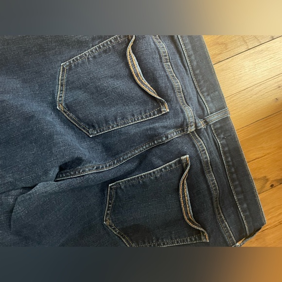 GAP Real Straight Mid Rise Classic Jeans in 28R - Picture 5 of 6